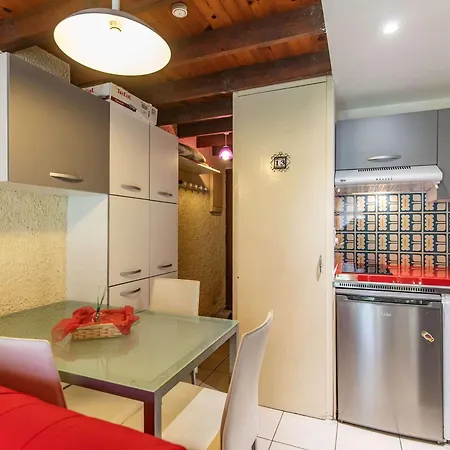 Mitoyen Avec Terrasse Et Parking A - Fr-1-401-294 *